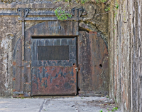 Door_Way_Into_Bunker_-_Fort_Hancock.jpg