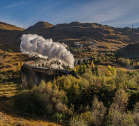 Jacobite_at__Glenfinnan_Viaduct_-_Ian_Peters.jpg