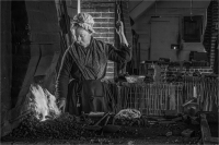 Female_Blacksmith_at_Williamburg_by_Bert_Schmitz.JPG