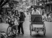 A_street_in_Hanoi_by_Bert__Schmitz.jpg